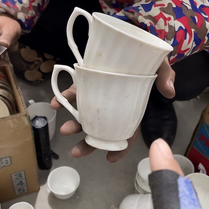 瓷片骨质瓷水杯一对