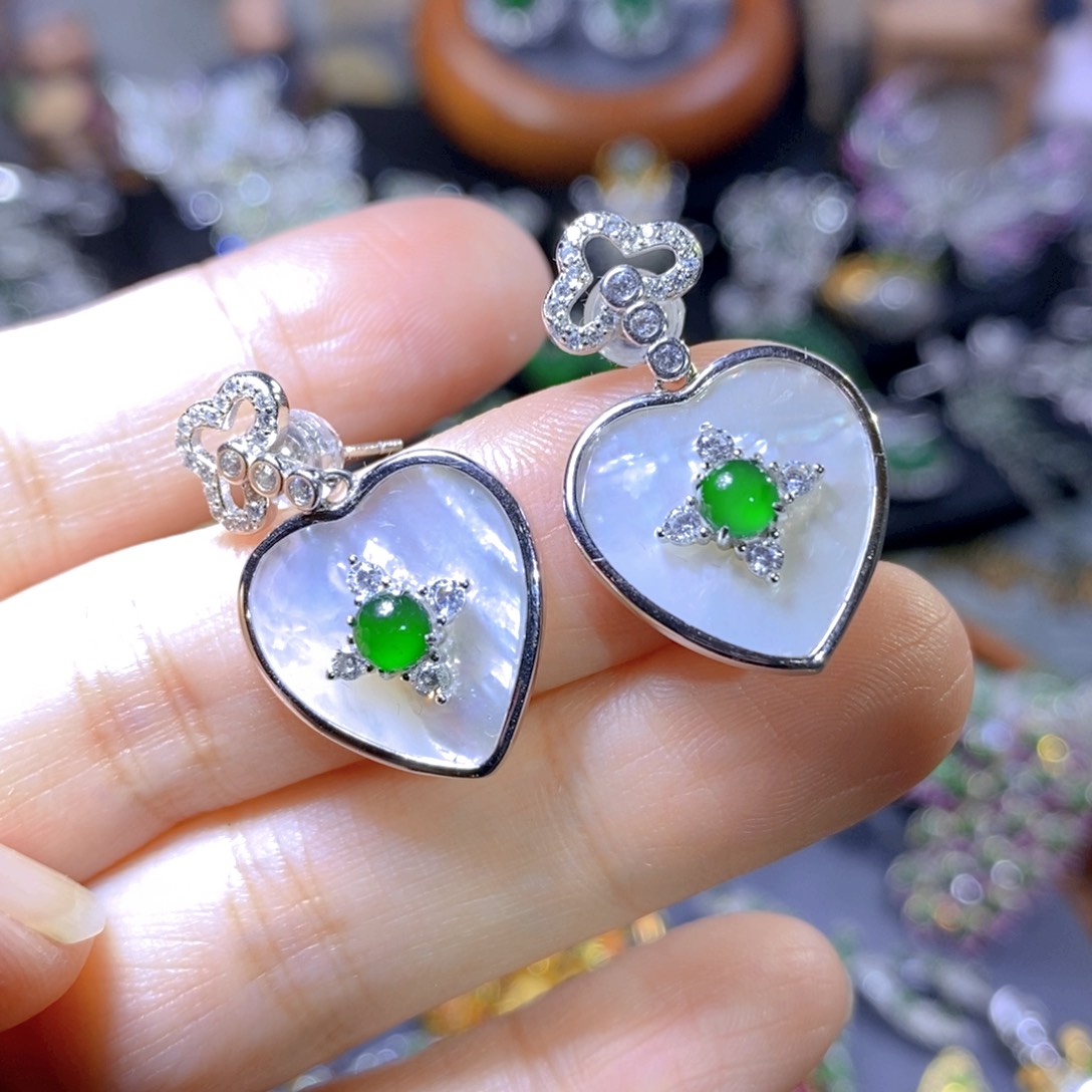 翡翠颈饰银S925镶嵌天然翡翠