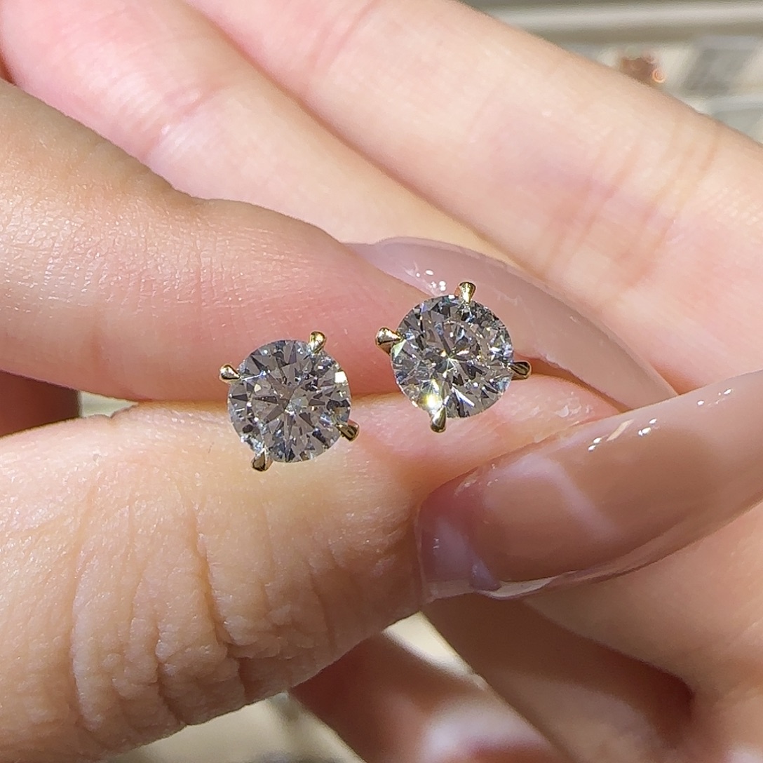 实验室培育钻石18K金镶嵌四爪耳钉1卡