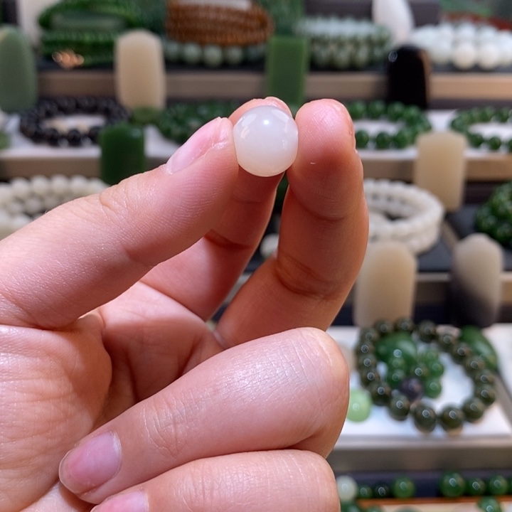 和田玉单珠未镶嵌M****o红粉卡12单珠一颗