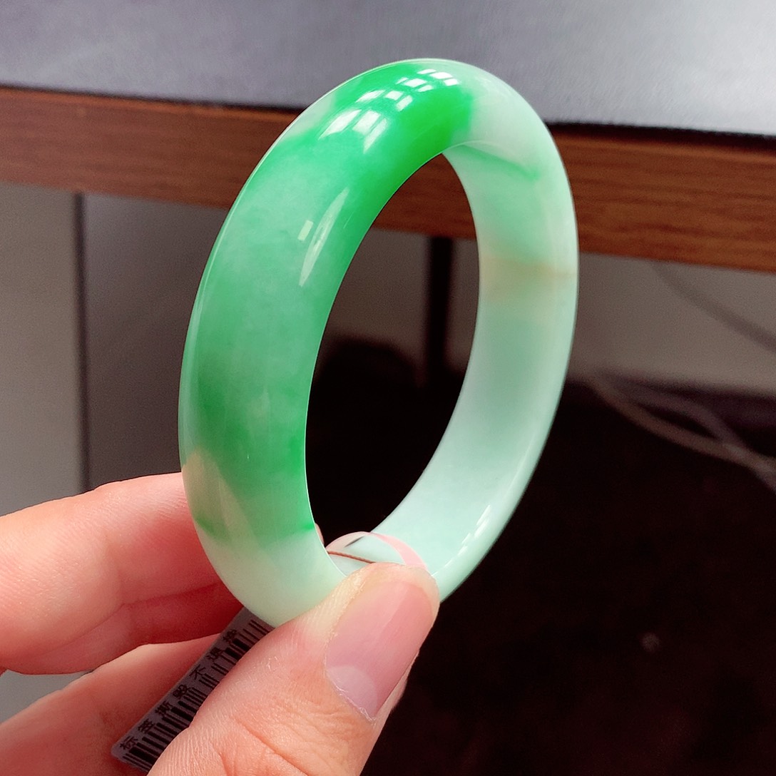 翡翠手镯未镶嵌缅甸翡翠