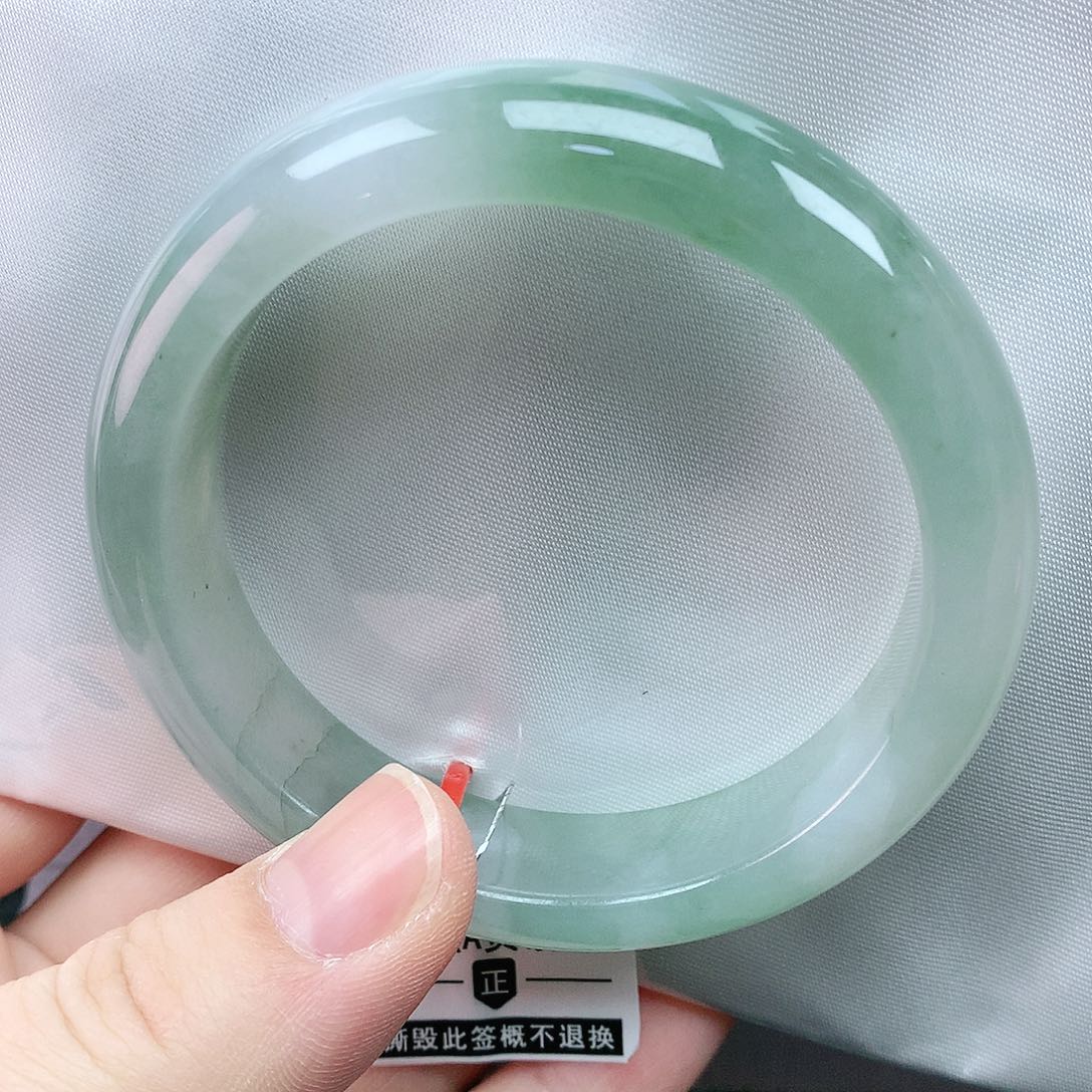 翡翠手镯未镶嵌55圈