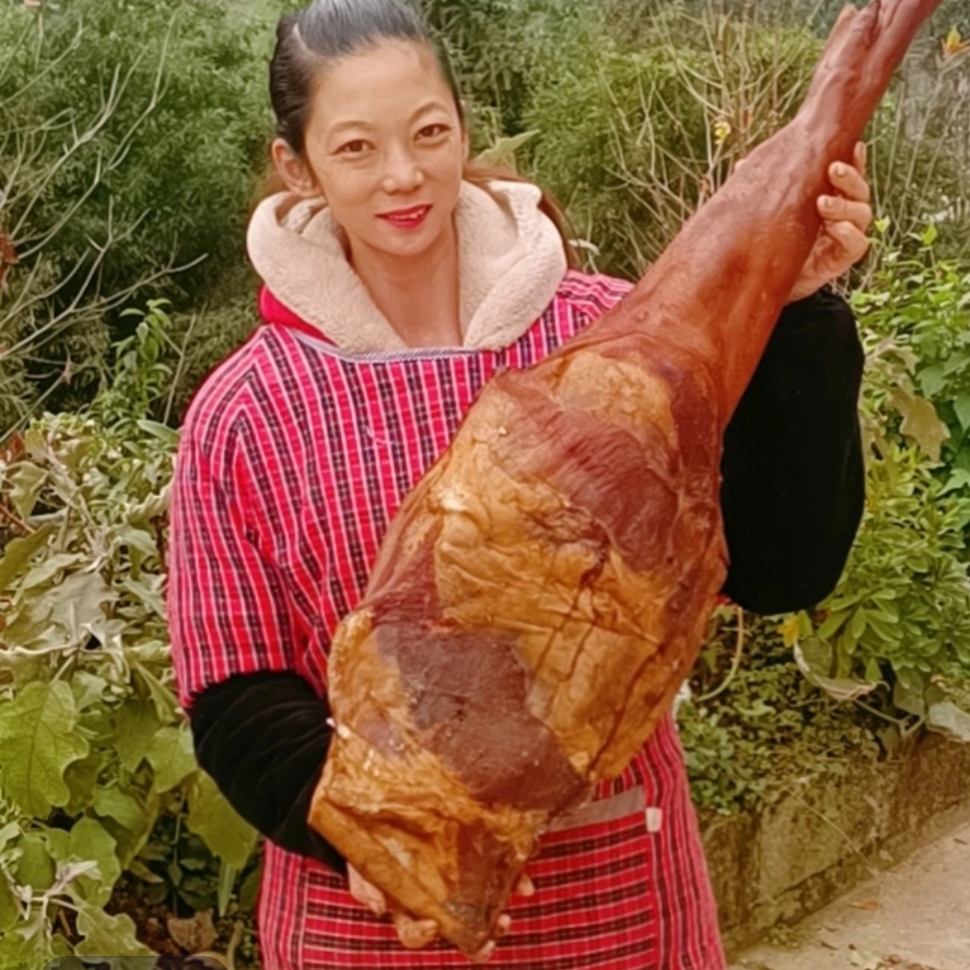 湖北恩施农家土猪肉烟熏腊肉