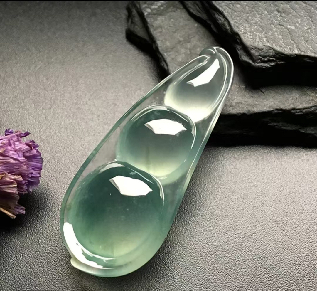 翡翠A货冰种晴底飘花福豆精致美观冰透