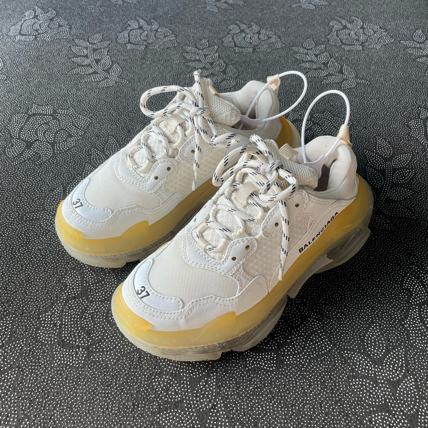 99新 Balenciaga/巴黎世家 triples纯白/37码/原盒