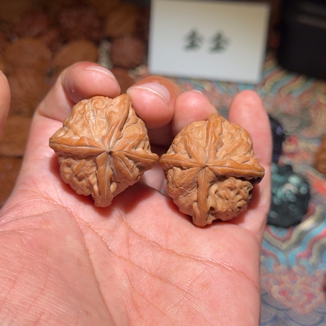 文玩核桃把件2318大枣四棱挂角，尺寸36 34 32