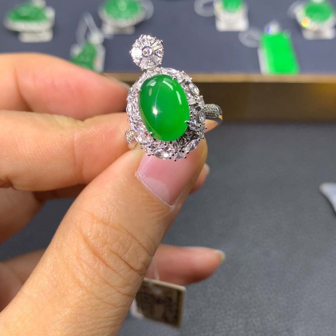 翡翠戒指18K金镶嵌翡翠