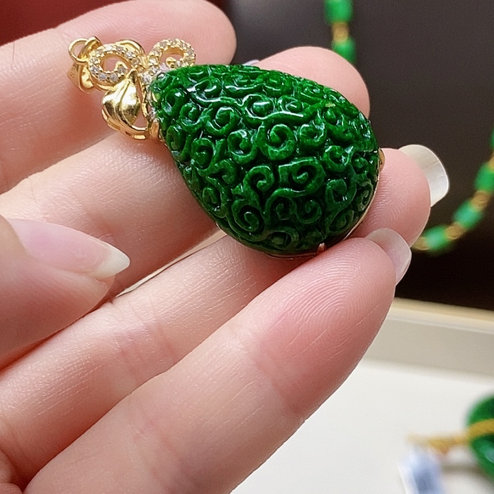 翡翠未镶嵌颈饰吊坠