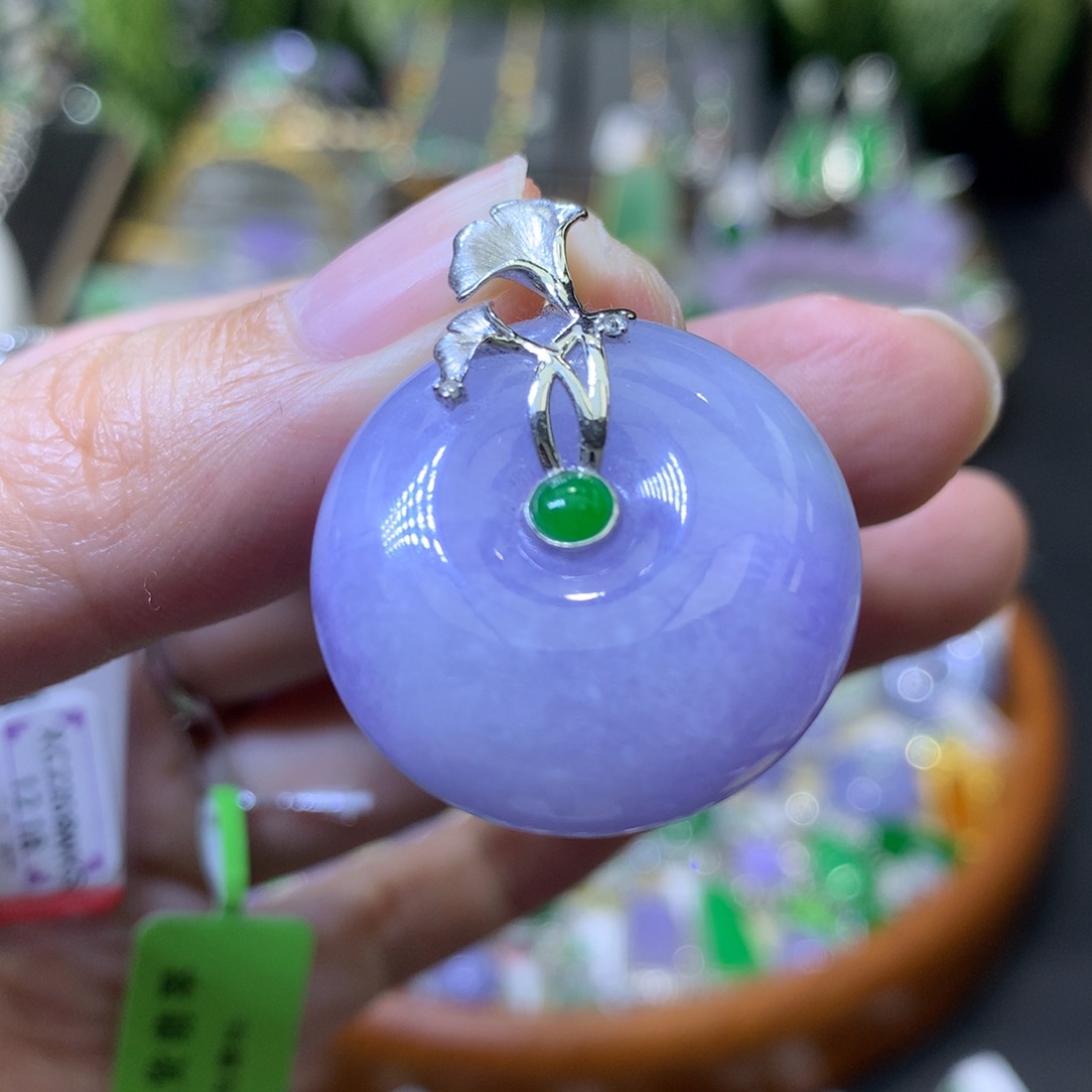 颈饰18K金镶嵌翡翠