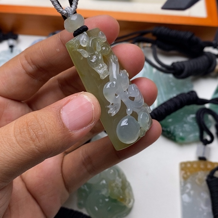 定制翡翠未镶嵌小*伴