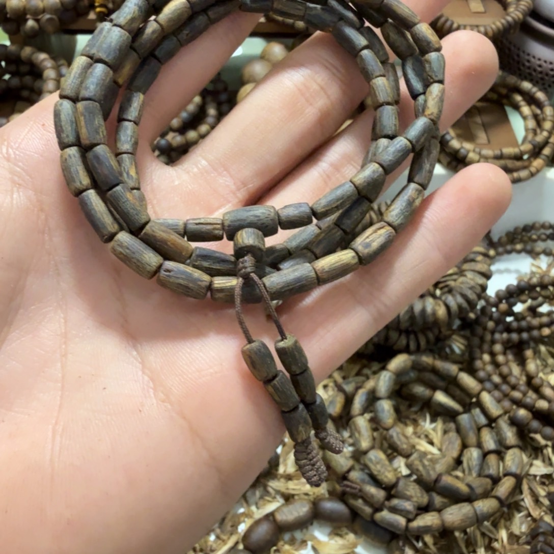 沉香碎屑沉香红骨凹身沉水桶珠 10g➕