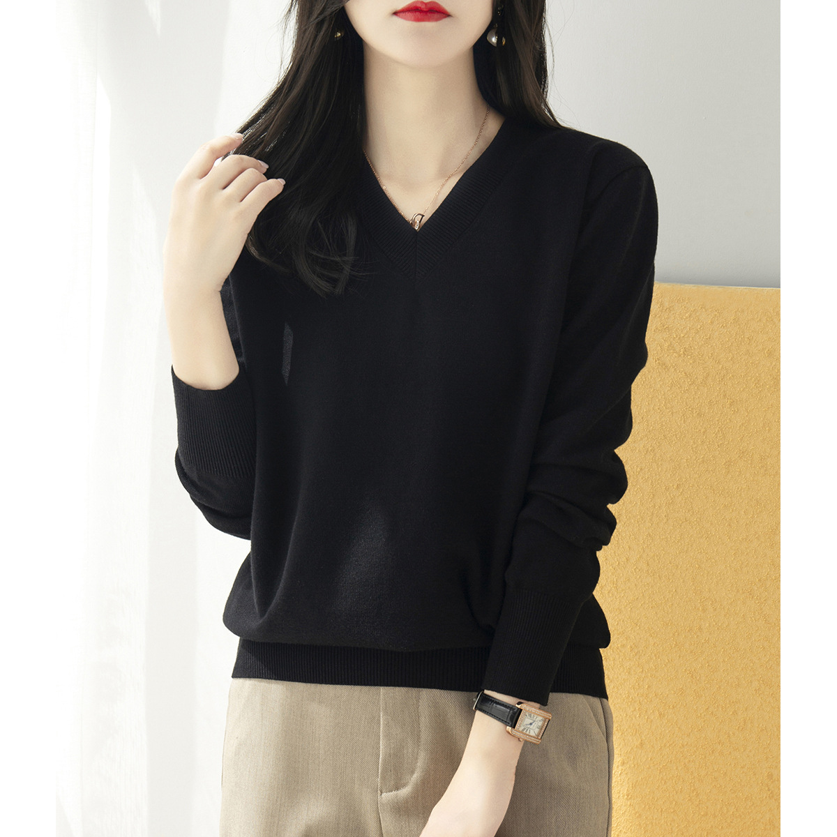 秋冬季新款纯色内搭打底上衣女装黑色长袖针织衫宽松休闲领毛衣