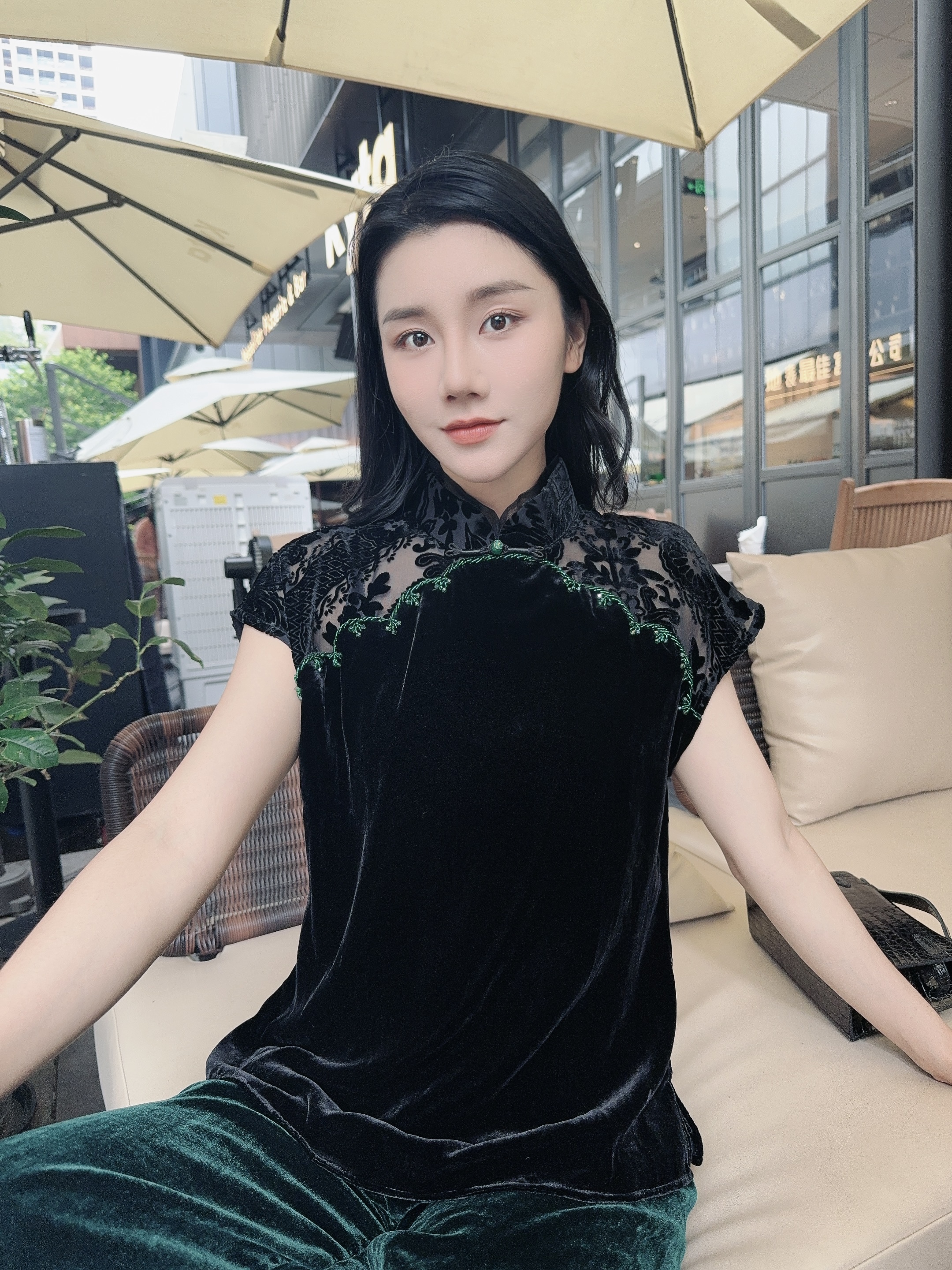 Betty Bairn【匠心/竹烟青 】高定系列桑蚕丝短绒上衣25B-BW10760