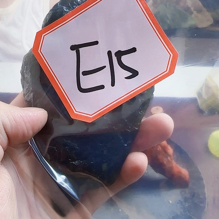 雄***哥未镶嵌蛇纹石玉岫玉原石