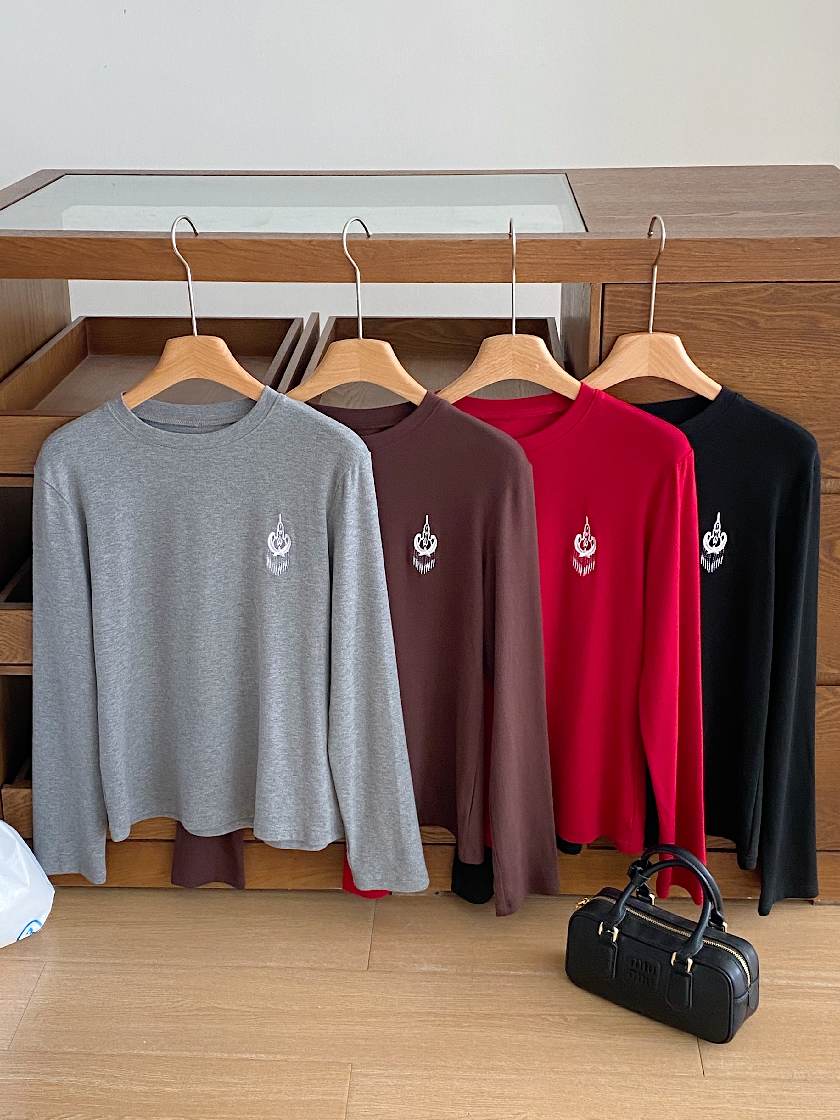 刺绣款T恤民族风打底百搭新款弹力针织衫