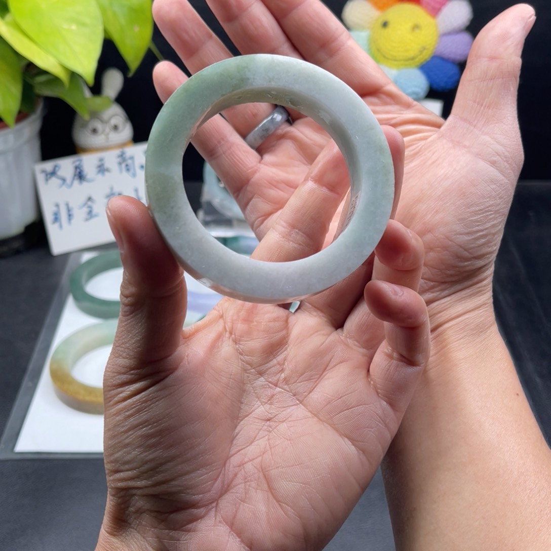 【闪购商品】定制翡翠54-57美人条未镶嵌手镯