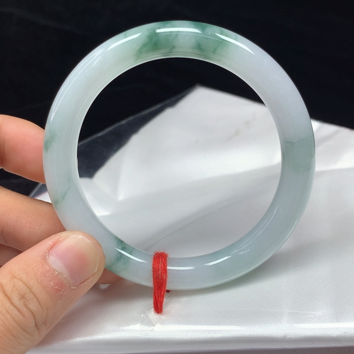 翡翠手镯（圆镯）未镶嵌56.2