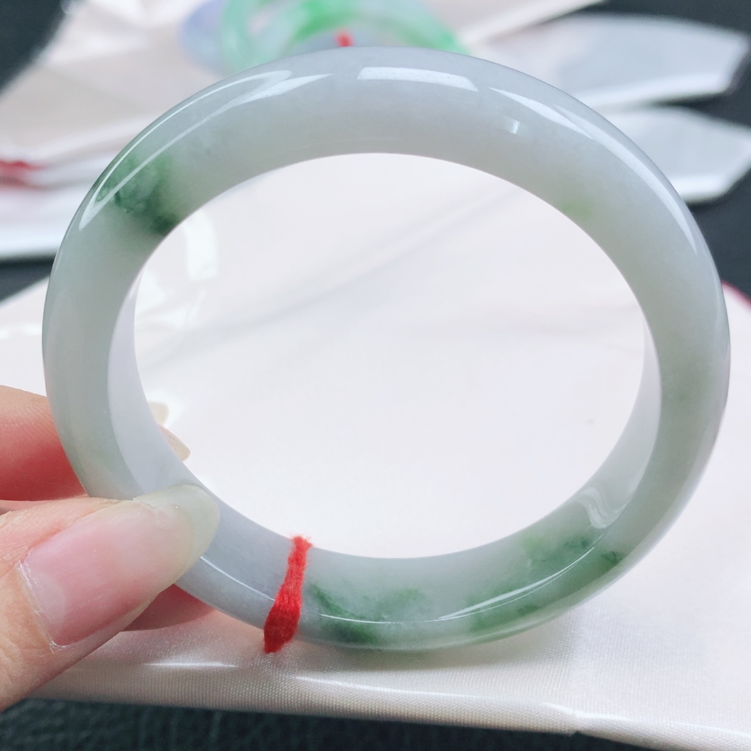 翡翠未镶嵌手镯缅甸56.3细腻飘绿花正圈