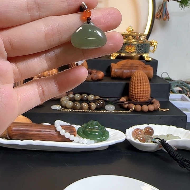 和田玉（糖玉）手链合金晴水吊坠