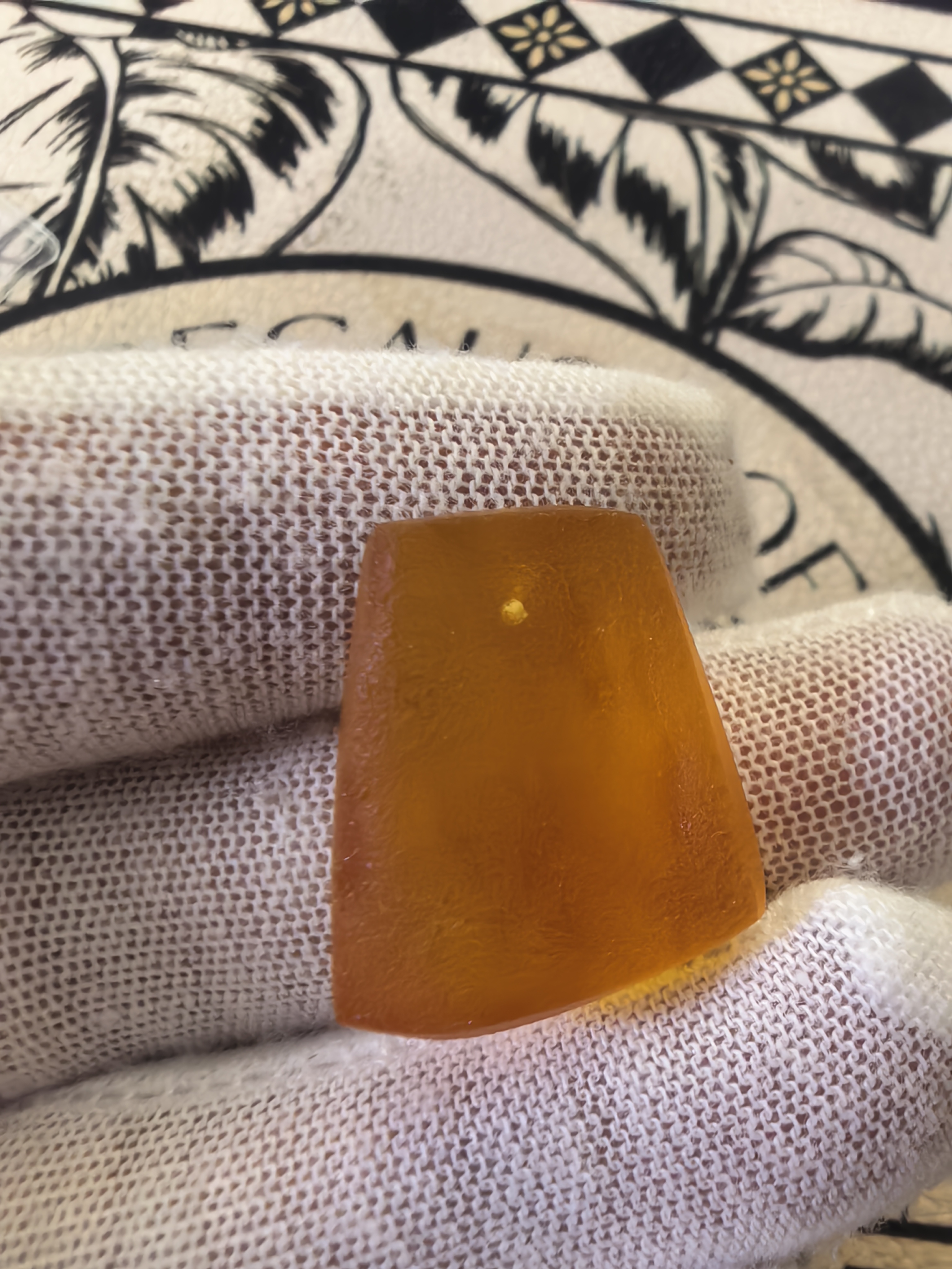 D0034天然原矿蜜蜡原皮无事牌方牌吊坠
