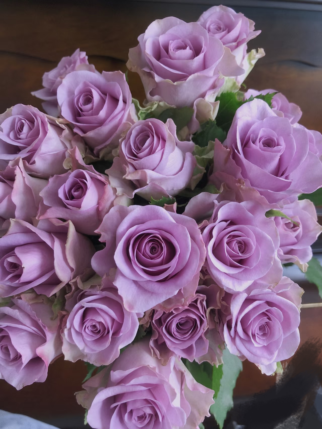 紫霞仙子玫瑰：1单普通快递包邮，同一地址2单及以上冷链送配草。