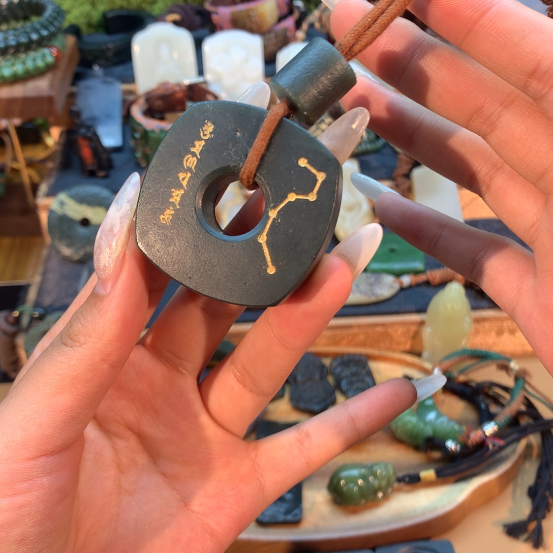 和田玉（糖玉）未镶嵌挂件