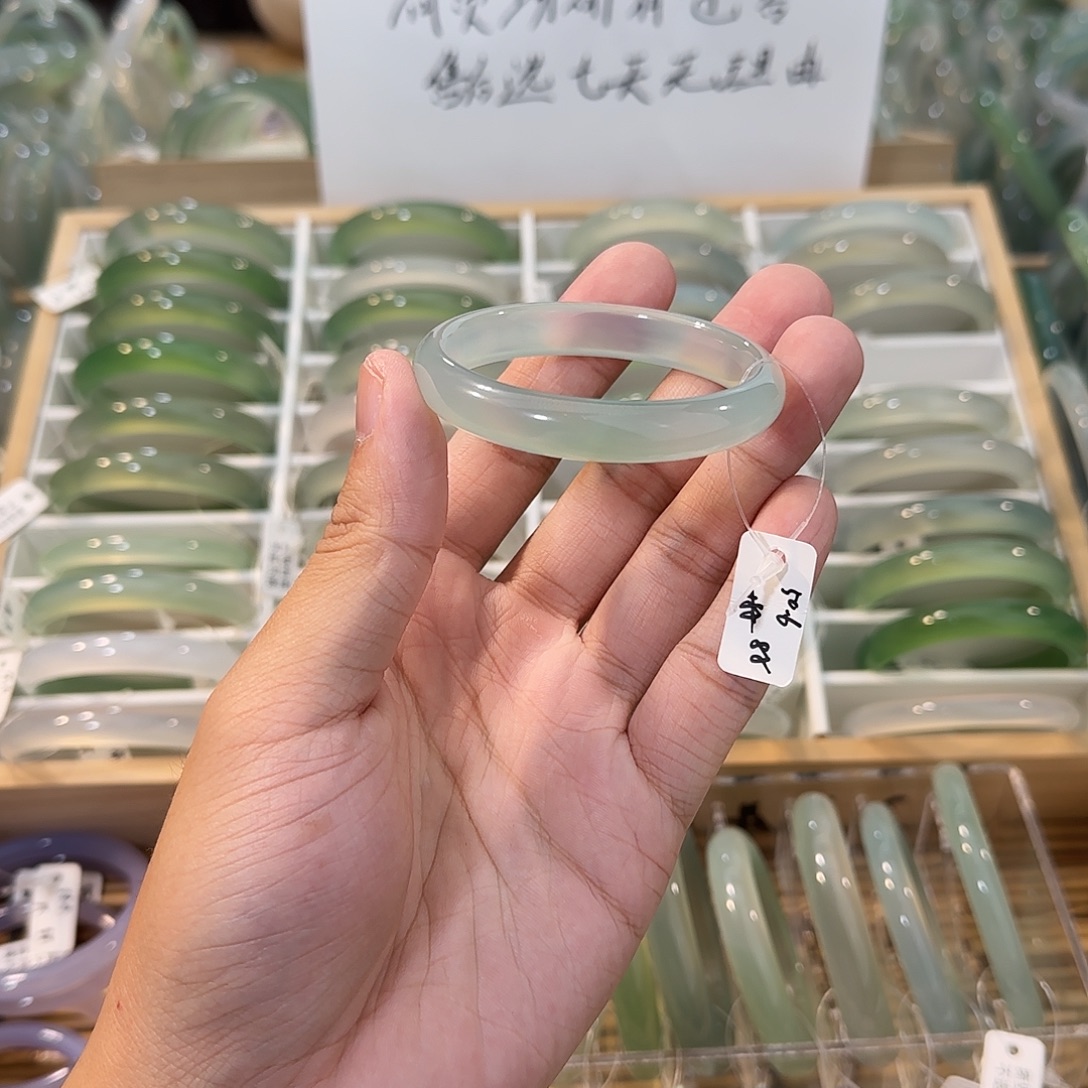 玛瑙/玉髓未镶嵌手镯圈口50.6