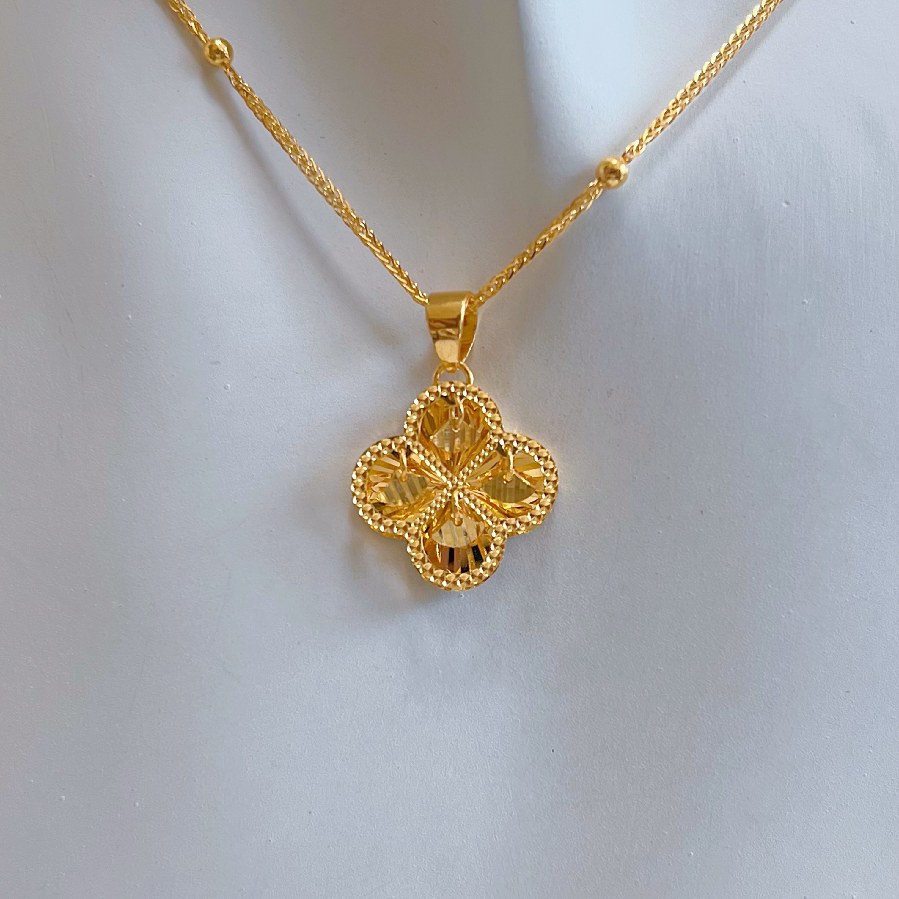 足金999小裙子四叶草吊坠 不含链 灵动闪亮