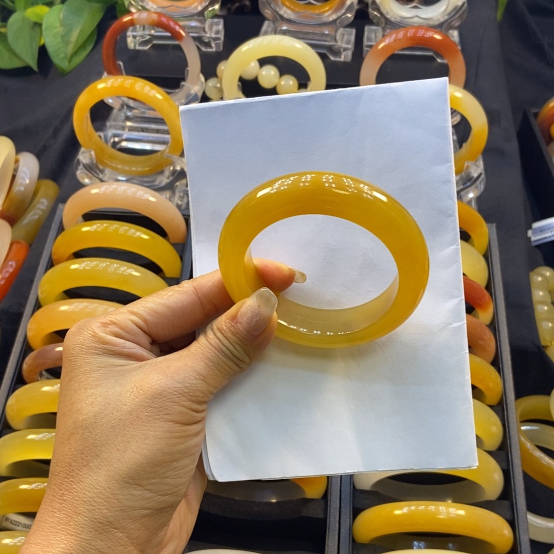 愚***头石英质玉（黄龙玉）未镶嵌手镯阳阳