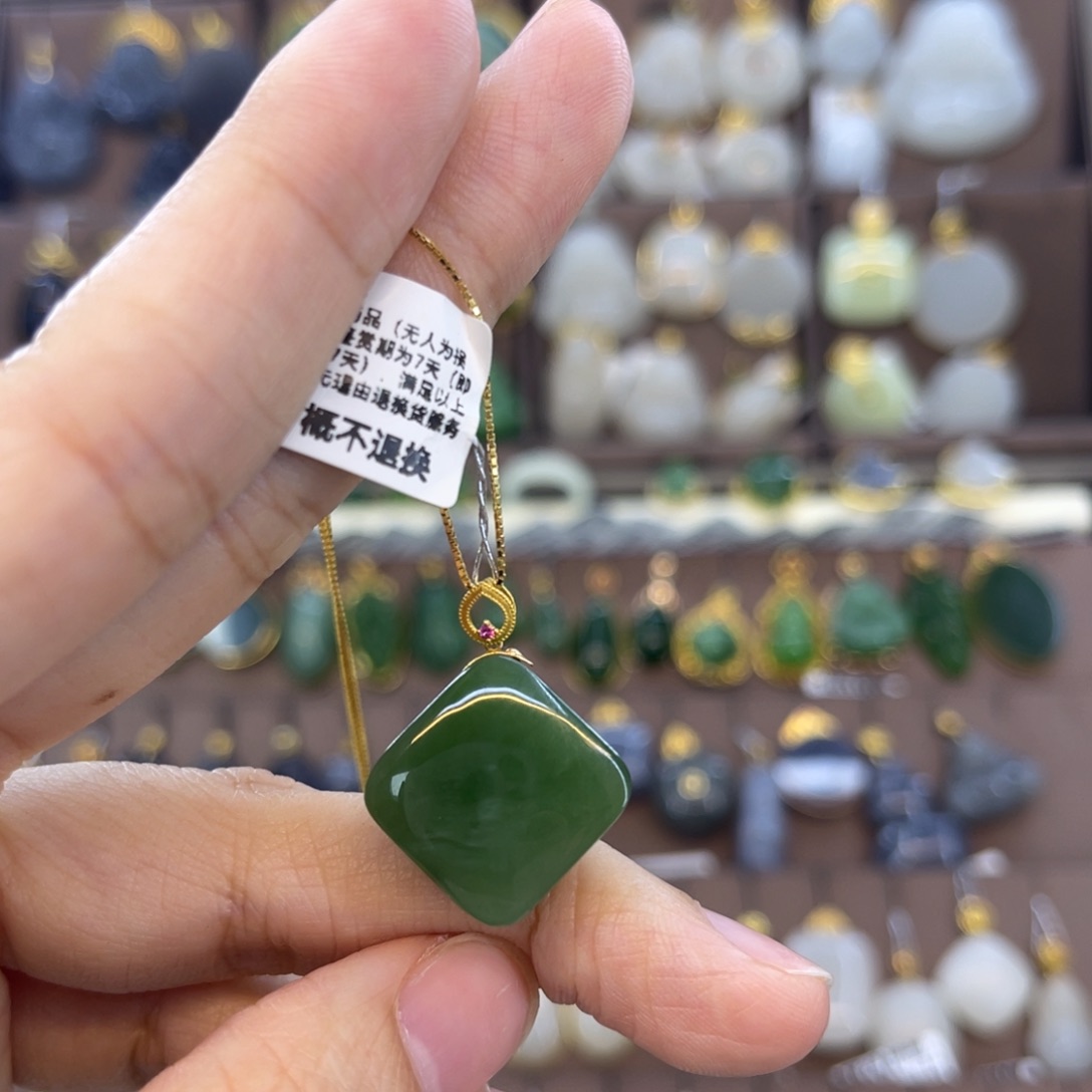 和田玉未镶嵌吊坠