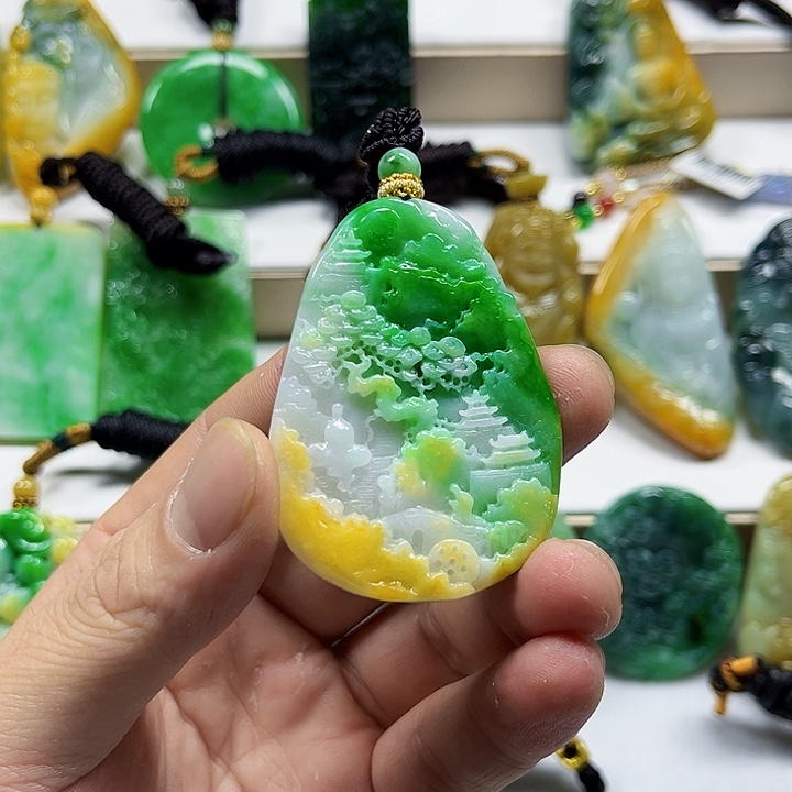 在***哥翡翠未镶嵌吊坠(不含链)翡翠毛货定制