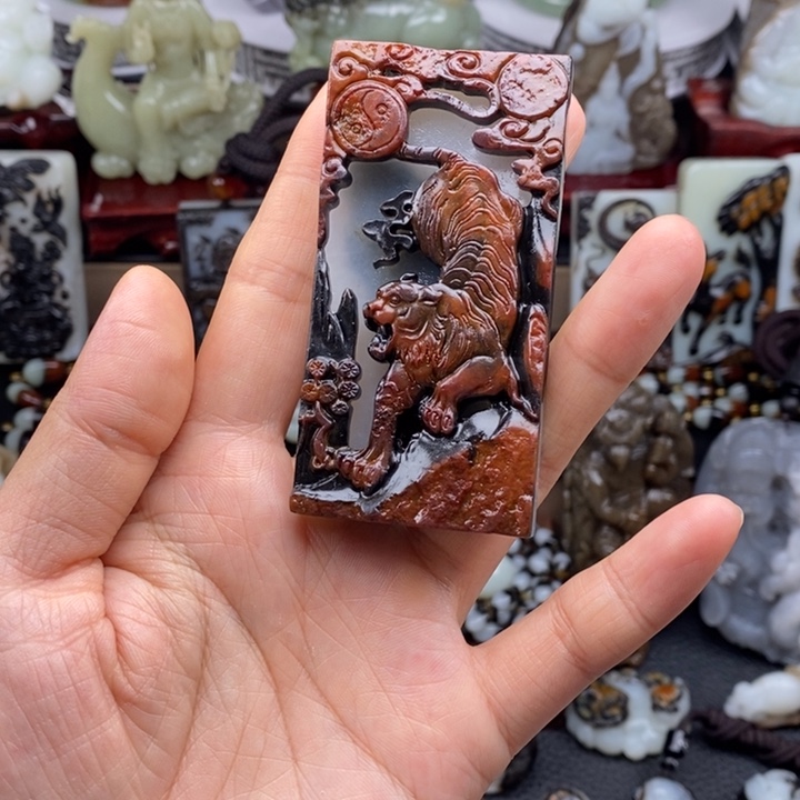 一***夫和田玉未镶嵌颈饰