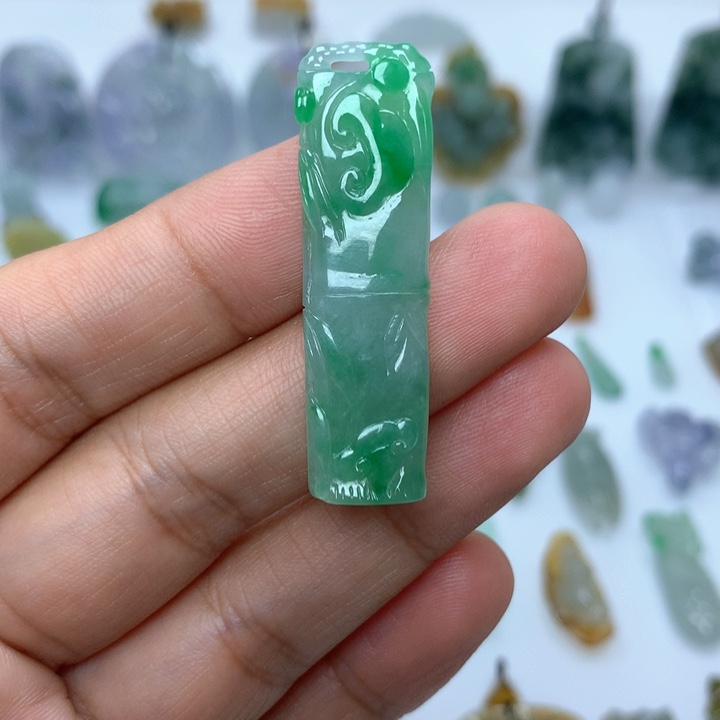 翡翠未镶嵌吊坠(不含链)b****o