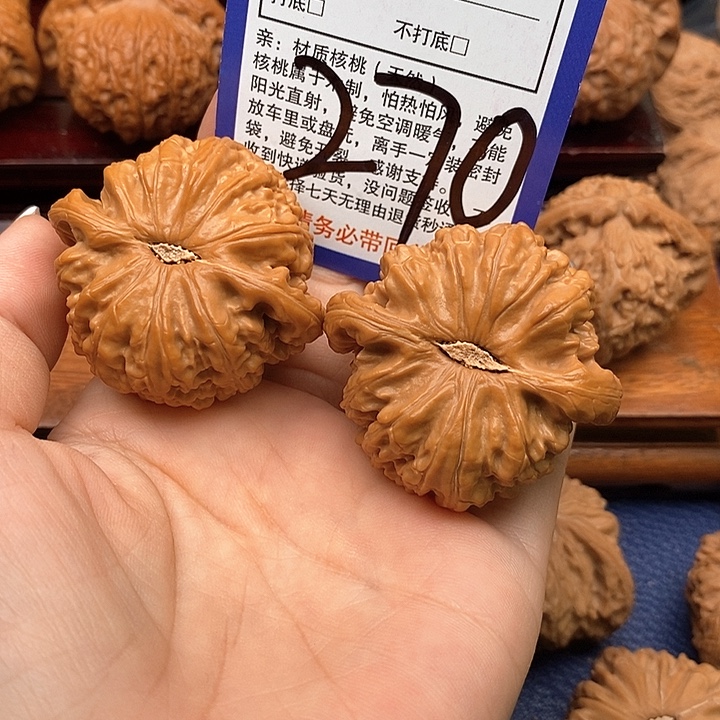 吊坠桃核白狮子头46