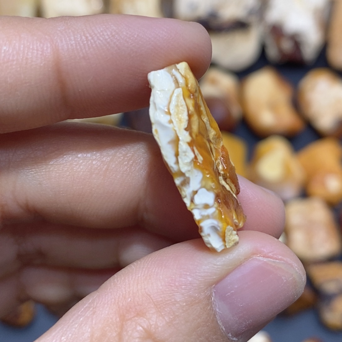 琥珀未镶嵌颈饰蜜蜡原石
