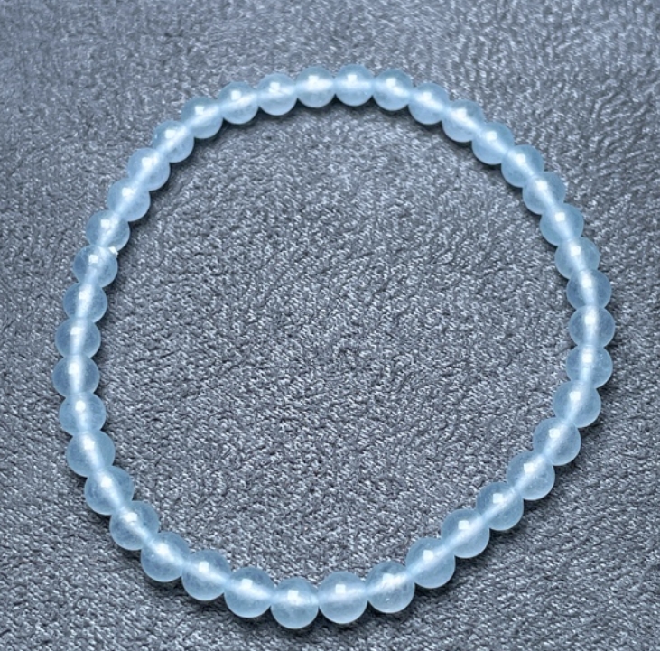 卡4mm左右 天然缅料A货 正冰手串 多样性发一条