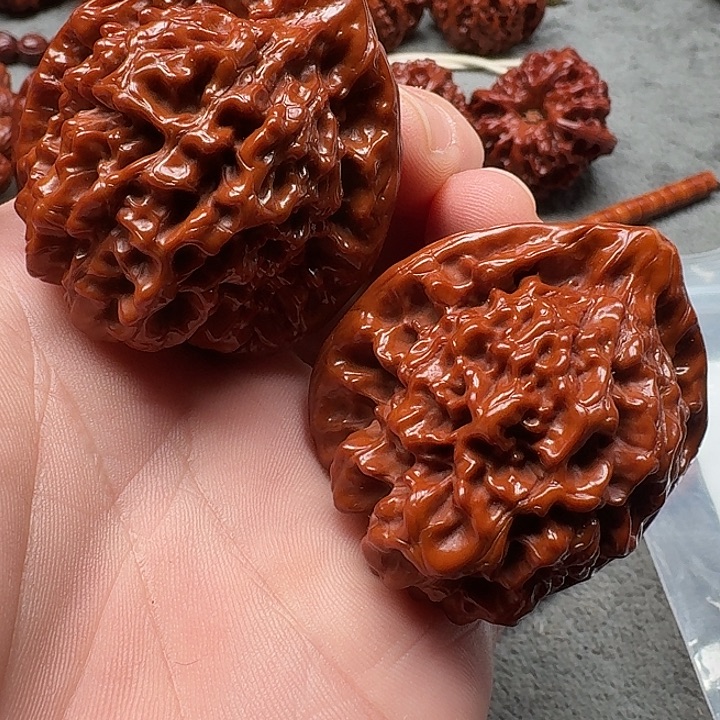 秋***。文玩核桃吊坠官帽008