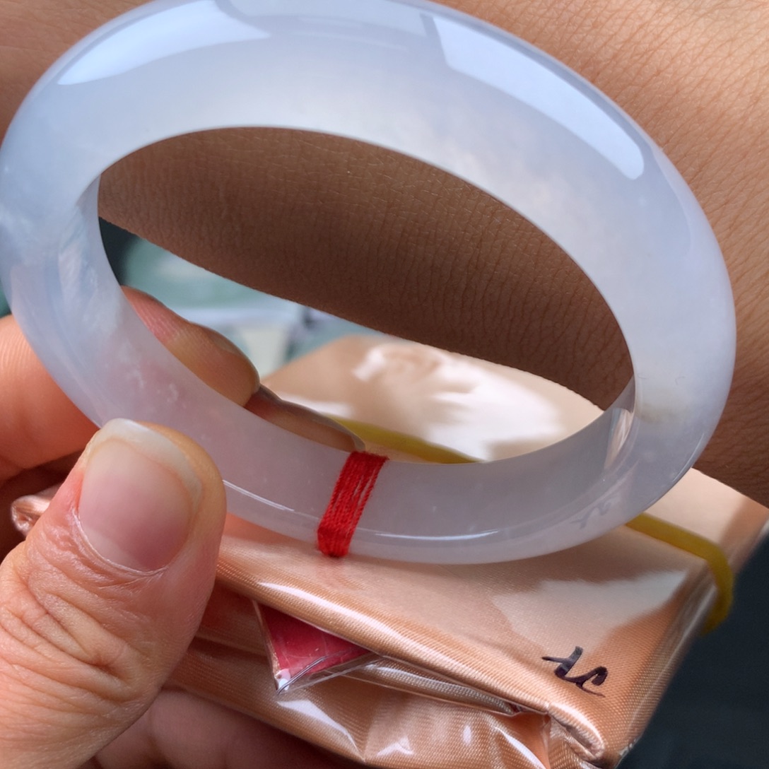 翡翠未镶嵌手镯白冰炸光