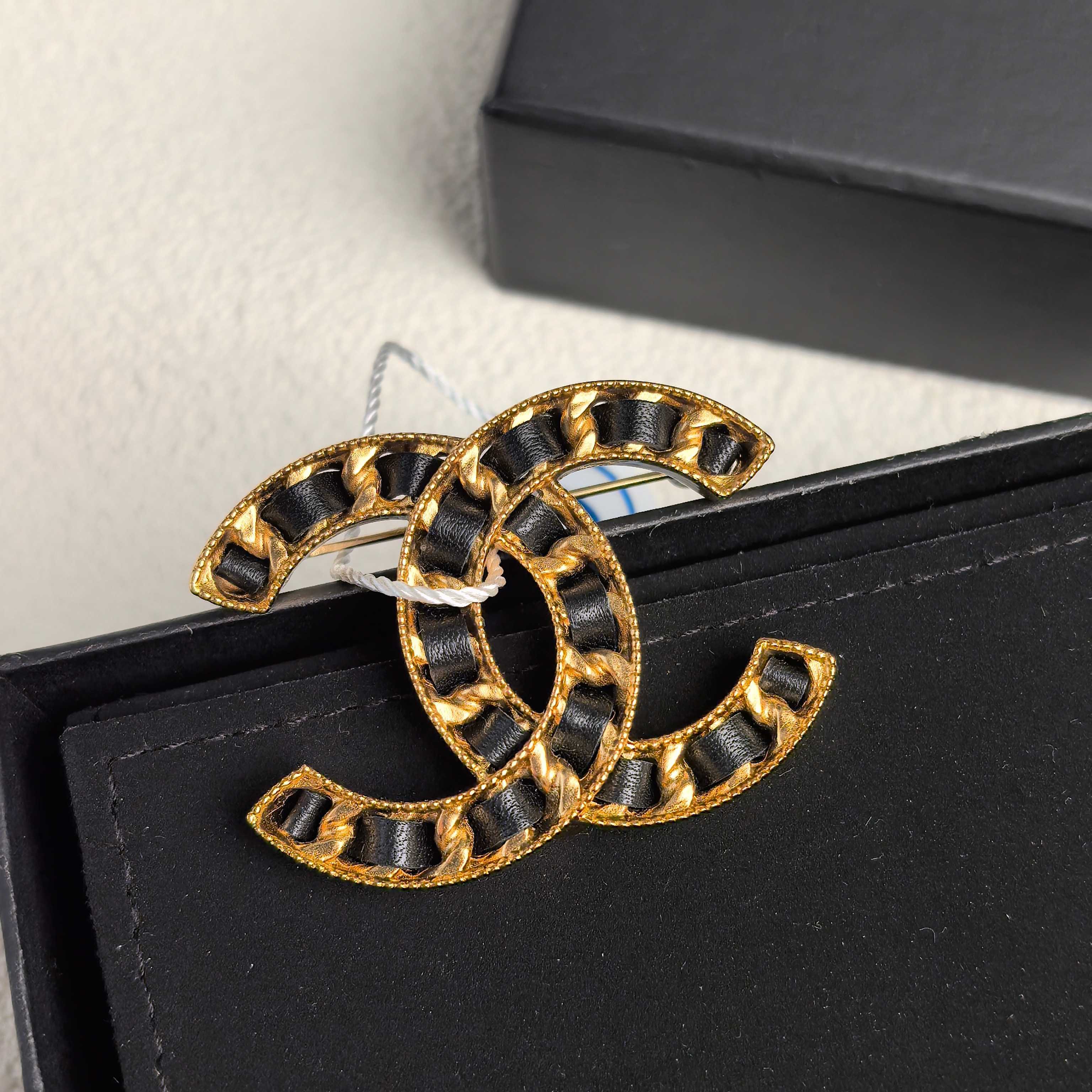 95新 Chanel/香奈儿 泡泡中古 Chanel 黑金皮穿双C胸针