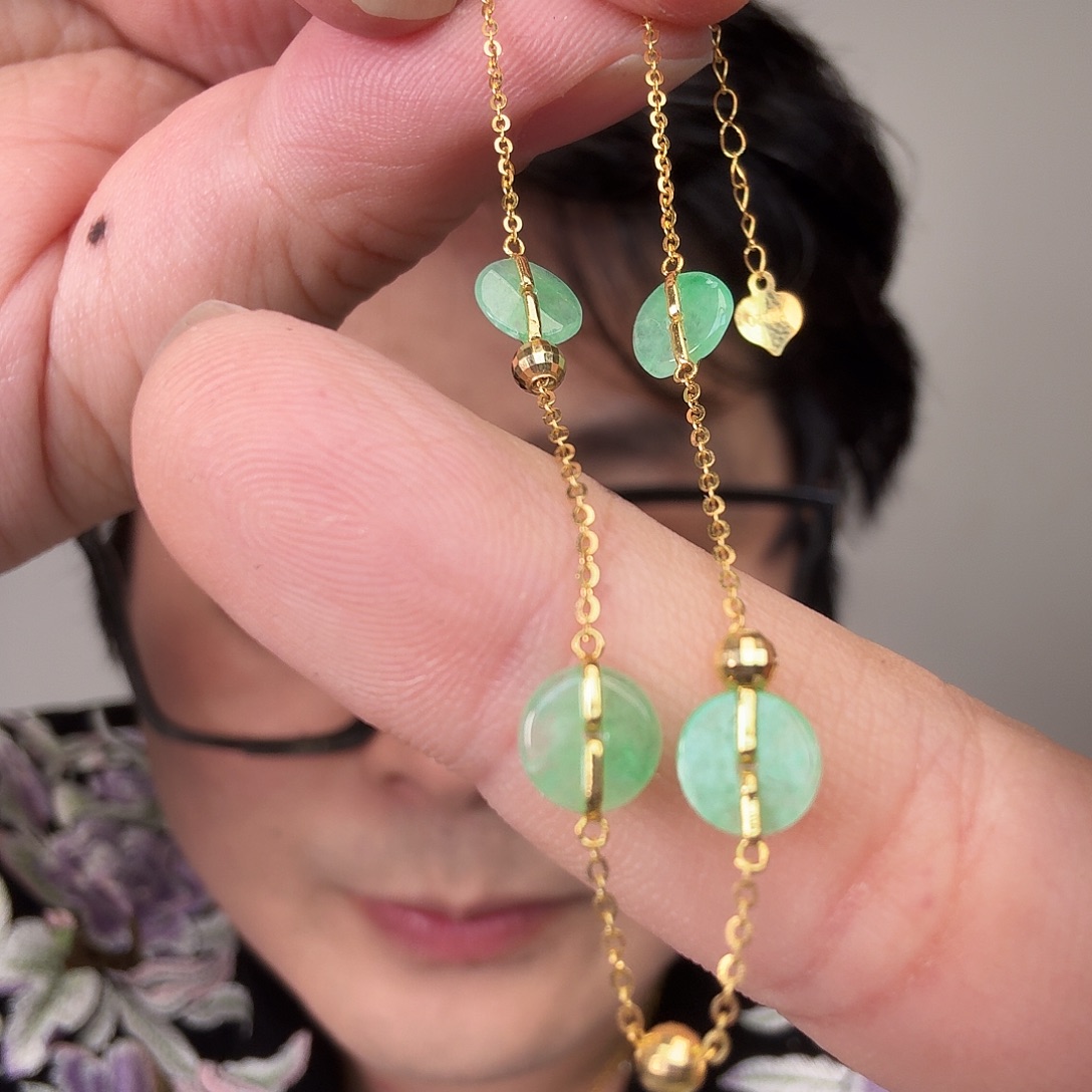 翡翠18K金镶嵌颈饰一件