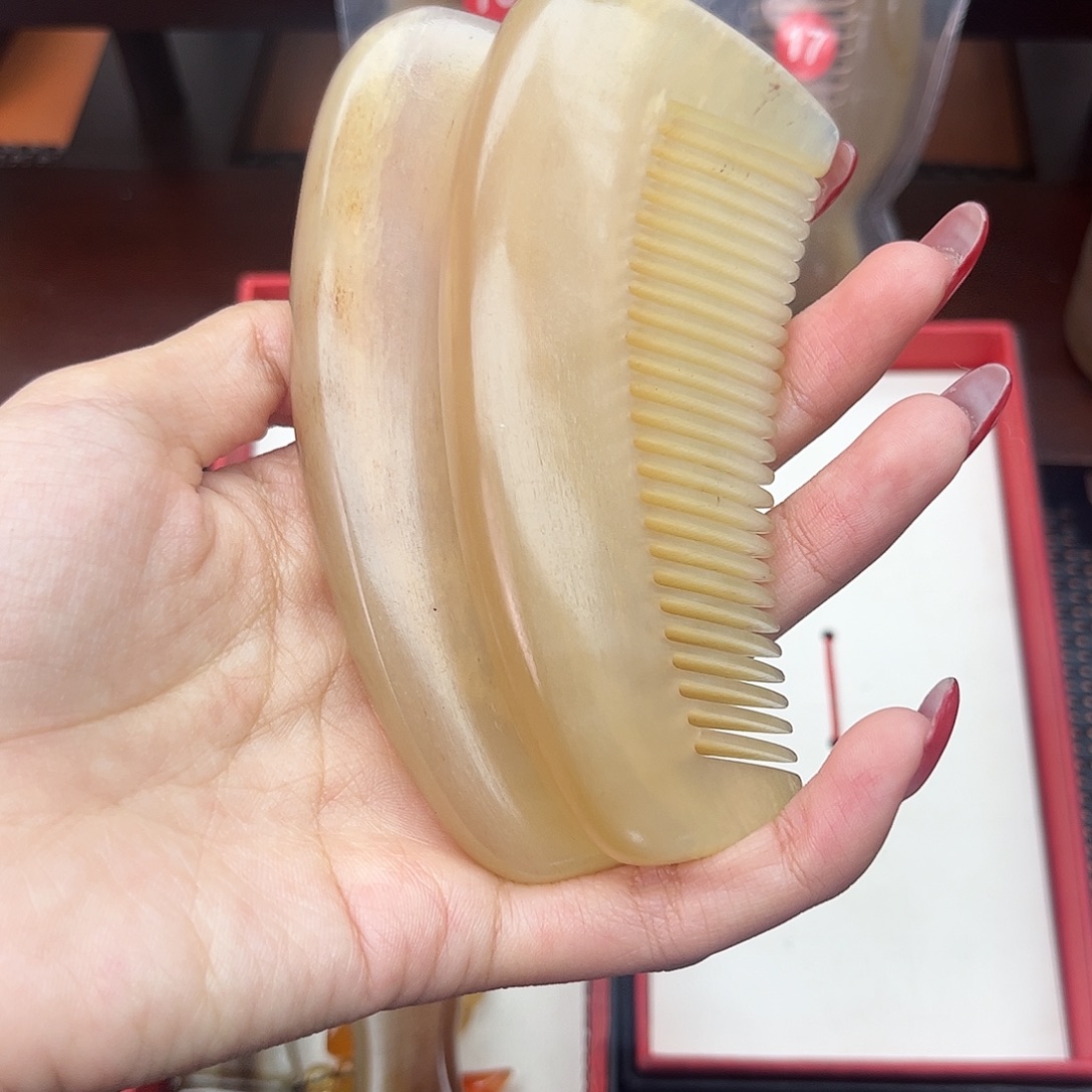 纯手工制作纯牛角梳子