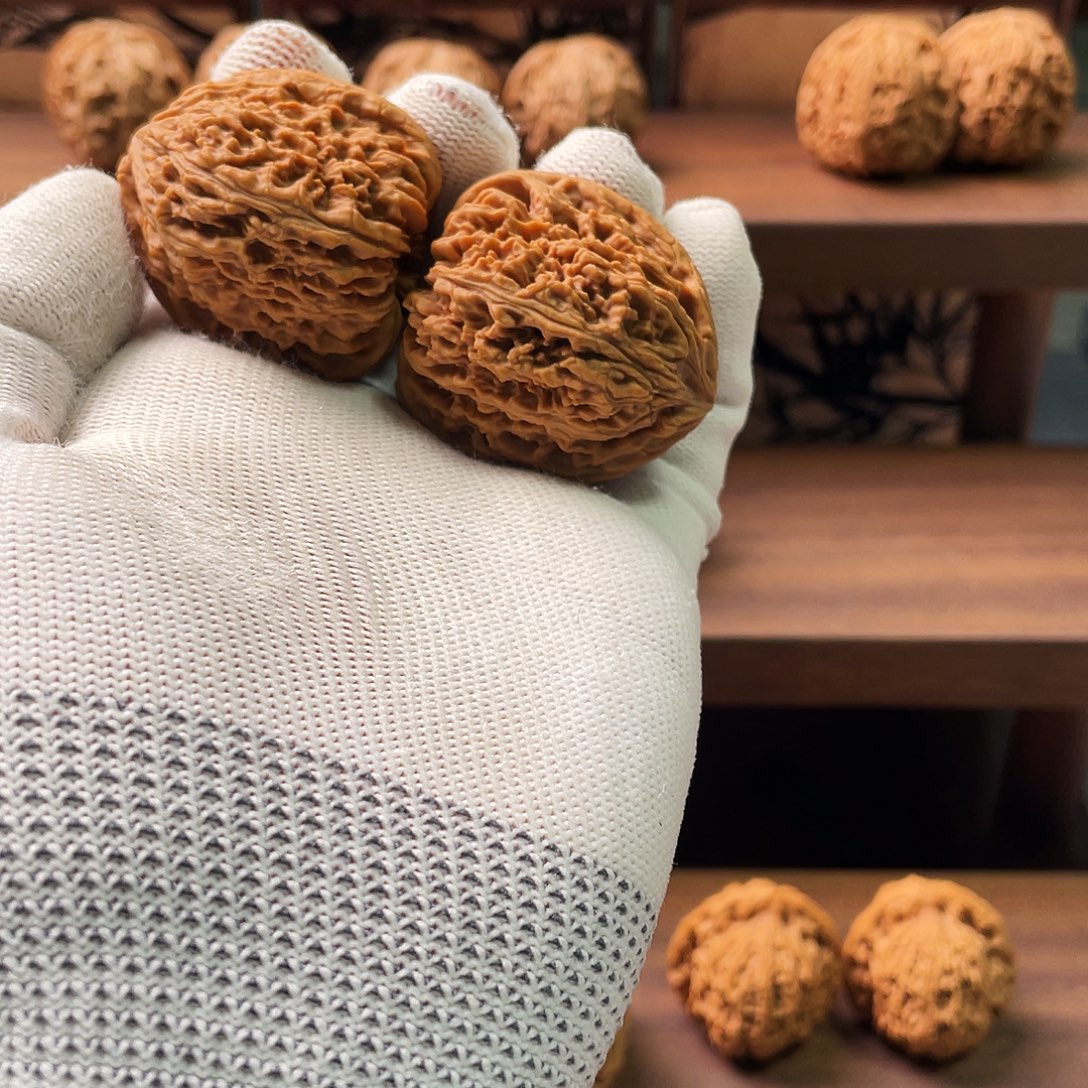 哒***哒文玩核桃吊坠南疆石