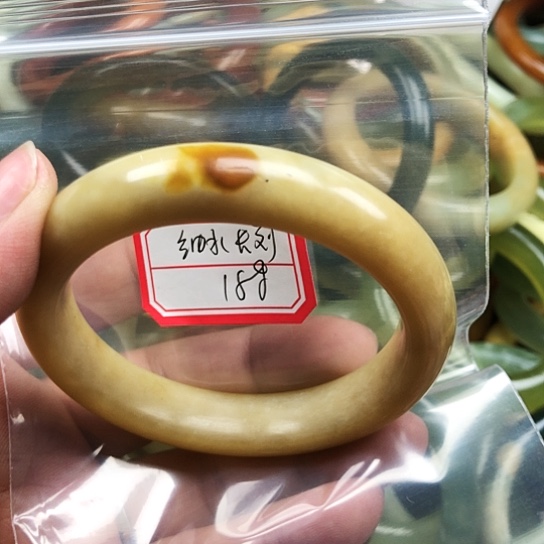 蛇纹石玉手镯未镶嵌细**刘