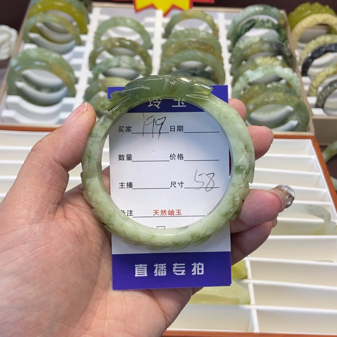 蛇纹石玉手镯未镶嵌