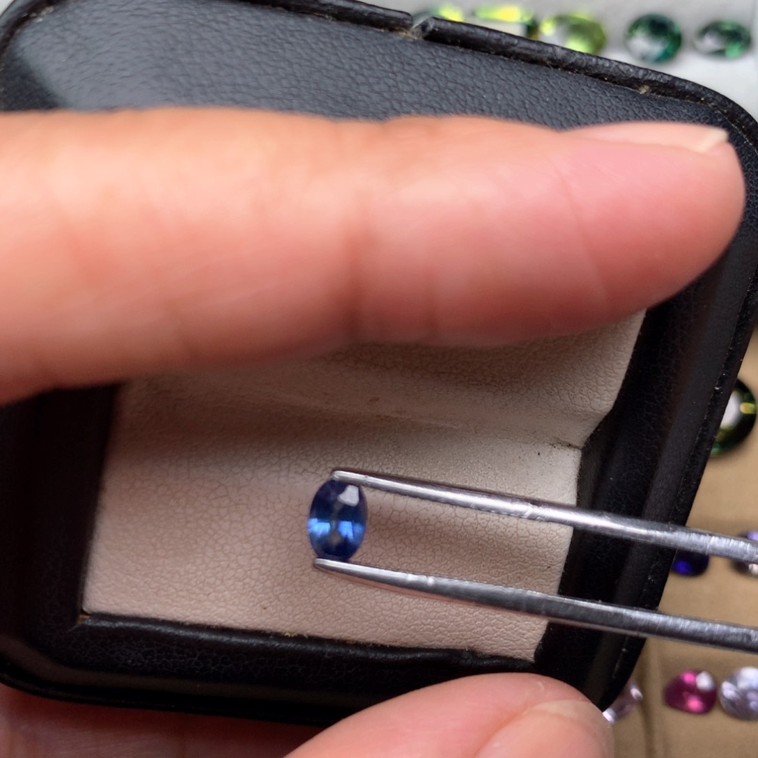 彩色蓝宝石裸石未镶嵌