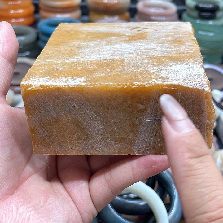 石英质玉手镯未镶嵌小*严