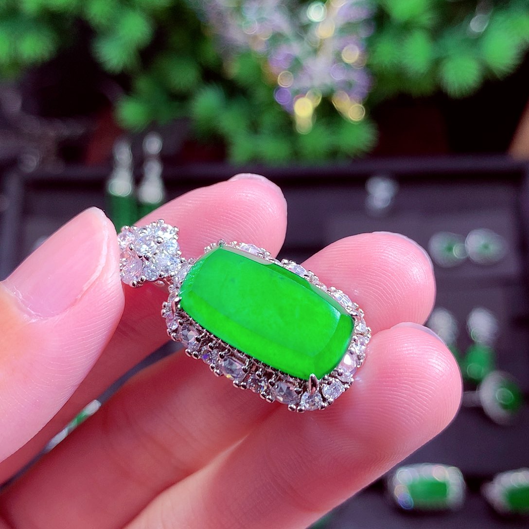 颈饰未镶嵌翡翠天然