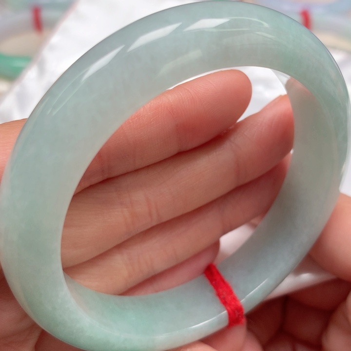 翡翠手镯未镶嵌冰晴水