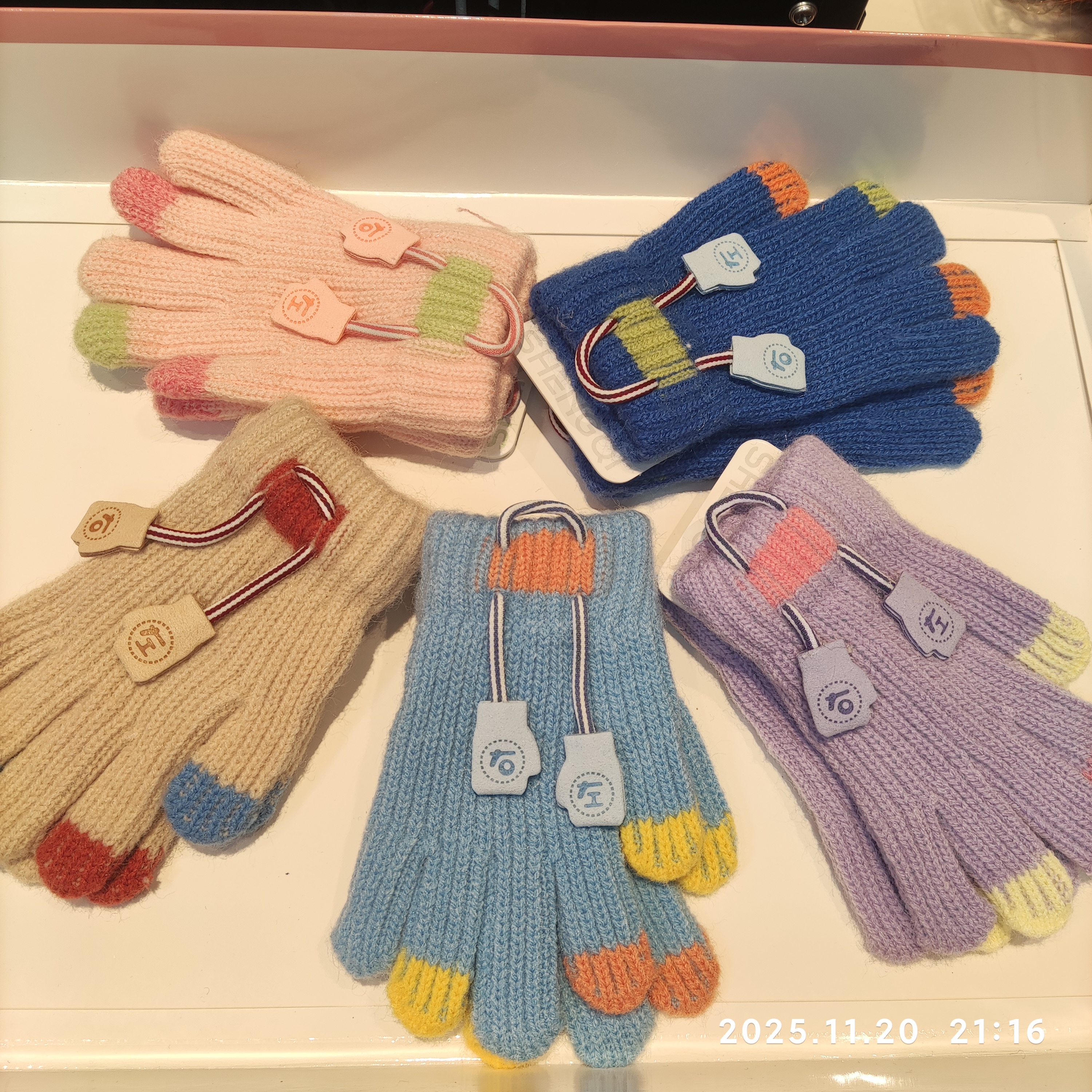 可爱针织毛线手套秋冬季男女宝宝小童户外保暖防寒小孩子