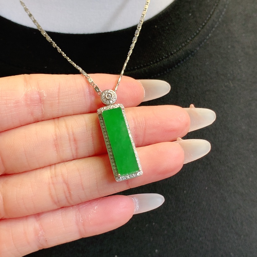 【闪购商品】翡翠吊坠(赠链)18K金镶嵌